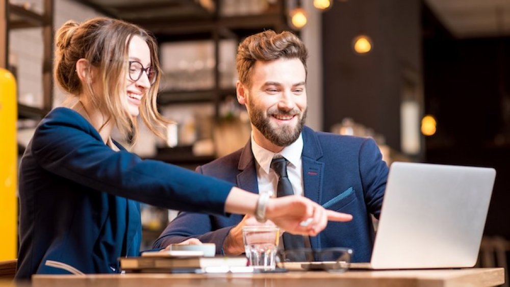 Networking na SpeakHubu: Jak vytvářet hodnotné vztahy pro vaši značku